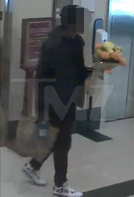 Dwayne Kemp while entering the sop to buy Ak-47