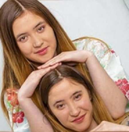 Erica Hoy with her sister