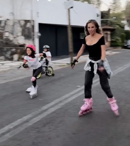 Karla Mora doing skating