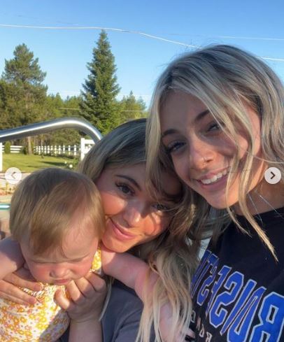 Kaylee with her sister Autumn Goncalves