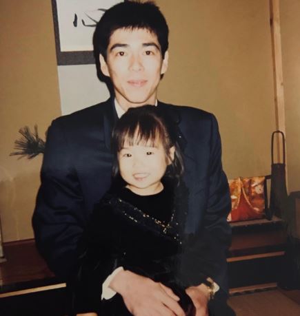 Koko Iwasaki childhood image with her dad