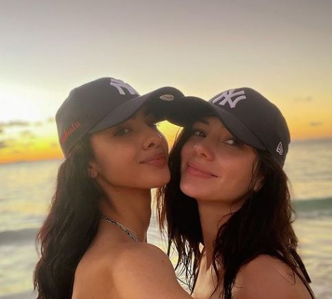 Mariana and Fabiola are dating for a long time