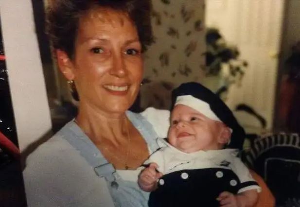 Nikolas Cruz old image with his mother Lynda Cruz