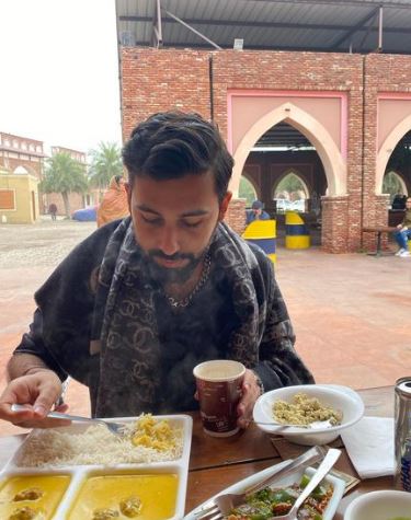 Orhan Awatramani is a foodie