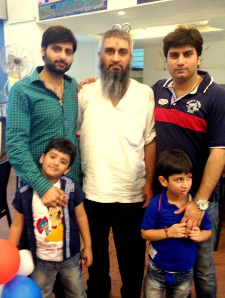 Sudhir Suri with his sons and grandkids