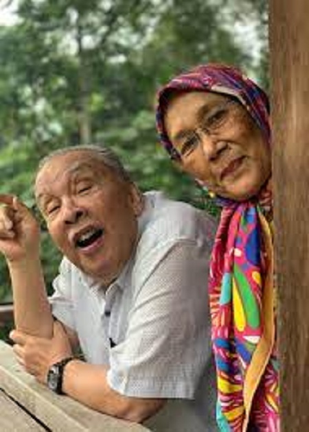 Tan Sri Mustapha Kamal with his wife