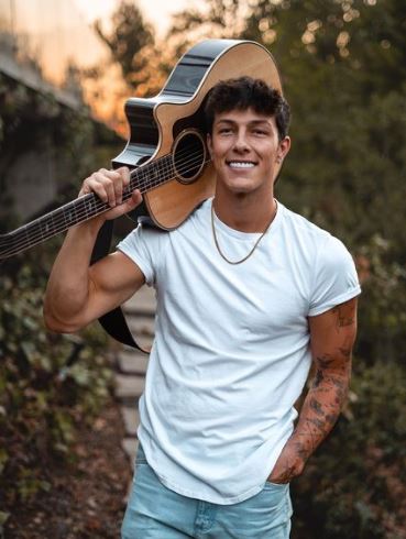 Tayler Holder wiki