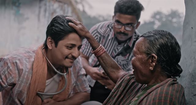 The lead entertainers of the film