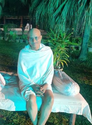 Actor Deepak Antani as Mohandas Karamchand Gandhi