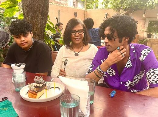 Babil Khan with his mother and brother
