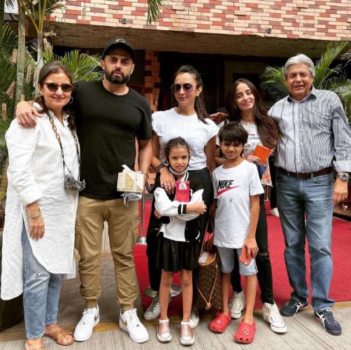 Bunty Sajdeh with his father mother and sisters