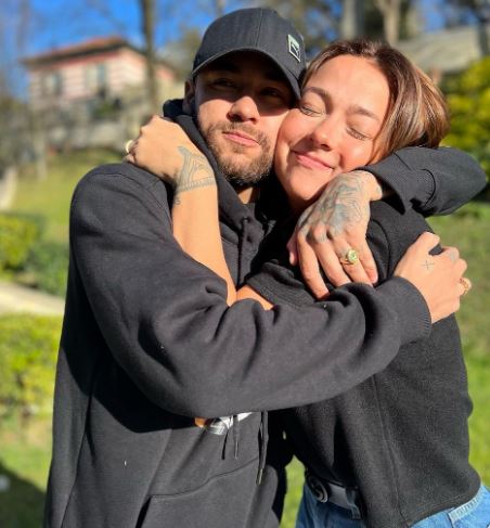 Carolina dated Neymar Jr
