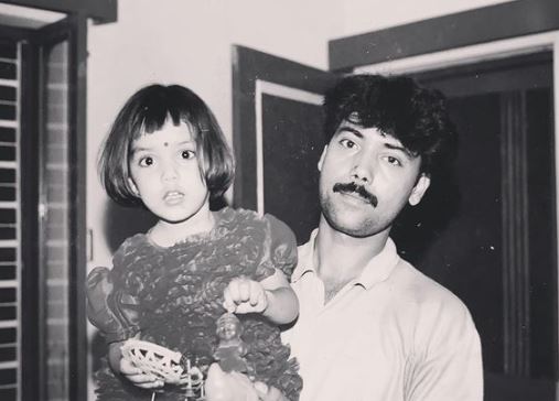 Childhood photo of Sargam with her dad
