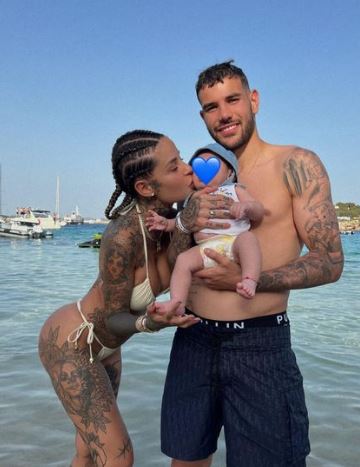 Cristofoli with her boyfriend Théo Hernandez and son