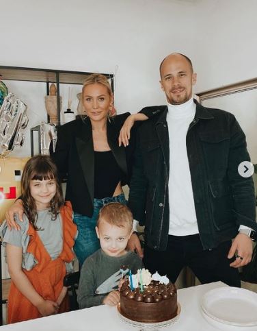 Dalma with her husband and kids