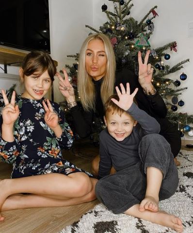 Dalma with her kids