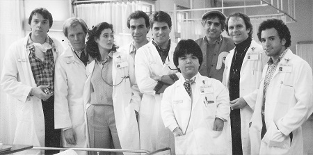 Director Garry Marshall and the cast of Young Doctors in Love (1982)