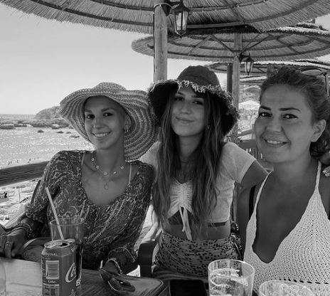 Elena Huelva with her mother and sister