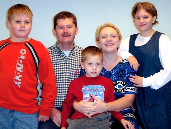 Erin Caffey with her father mother and brothers