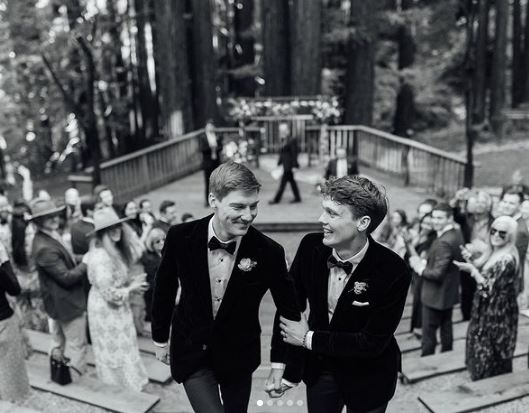 Fielder and Hunter Doohan’s wedding photo