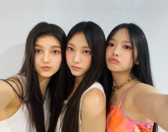 Haerin and her friends