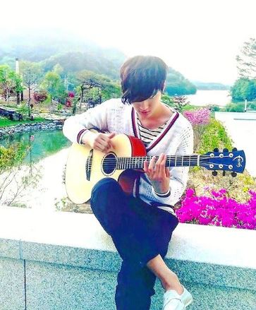 Hak-Young was a guitarist