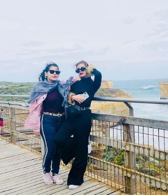 Isha with her sister Ina Negi
