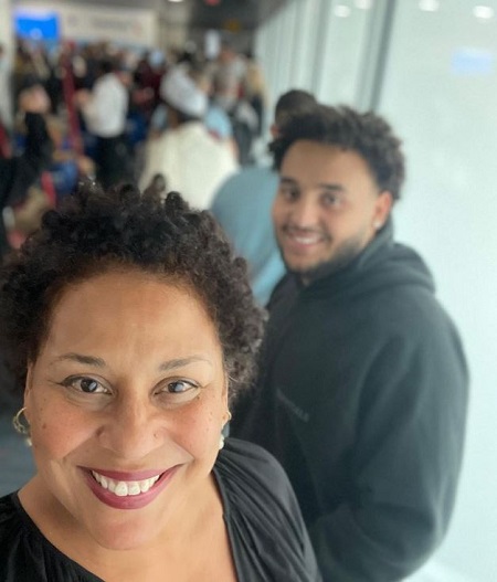 Kely Nascimento with her son