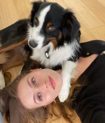 Mallory Edens likes pet dogs