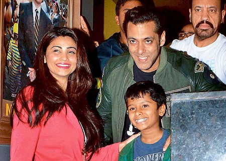 Naman Jain with Salman Khan