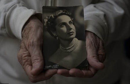 Picture of Mimi Reinhardt when she was young