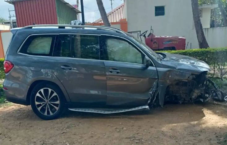 Prahlad Modi crashed car