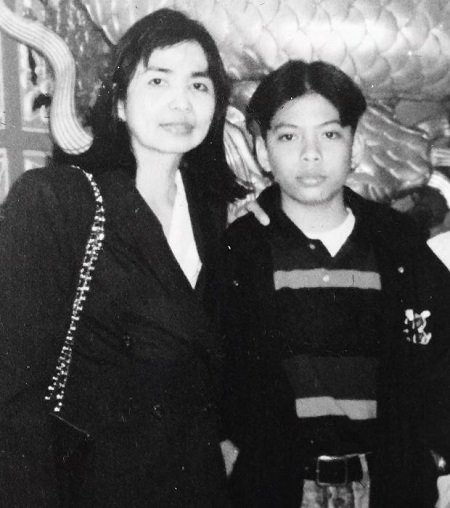 Rob Mananquil old picture with his mother