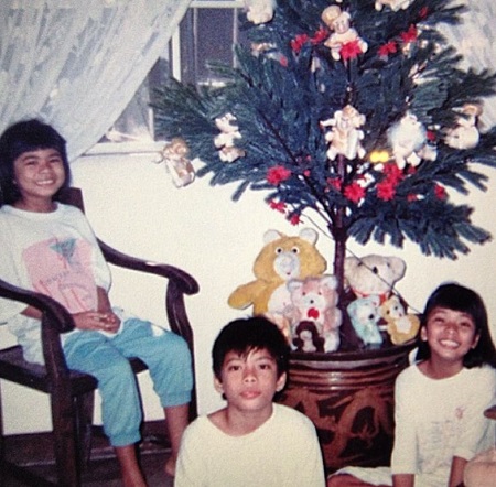 Rob Mananquil with his two sisters