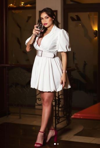 Salma Flores height