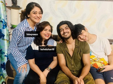 Sheezan Khan with his mother and sister