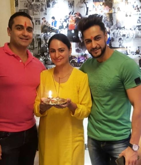 Shweta Bhanot Nagpal with her brothers