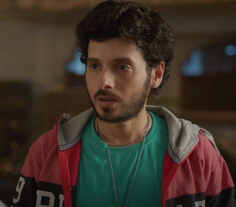 The role of Randeep is acted by Divyendu Sharma