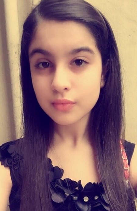 Tunisha Sharma old picture
