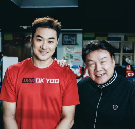 Yoo with WBA Champion Hong Soo-hwan