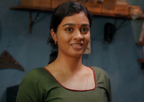 Actress Gayathrie played the lead role