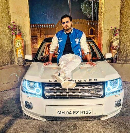 Arvind Akela Kallu car Land Rover