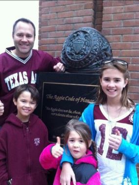 Childhood photo of Callie with her dad and siblings
