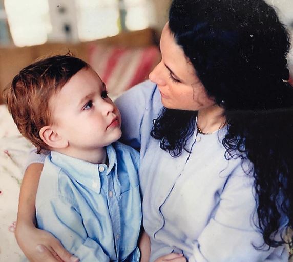 Childhood photo of Charlie with his mother Julia Louis-Dreyfus