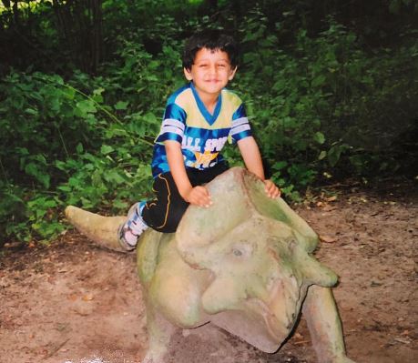 Childhood photo of Murad