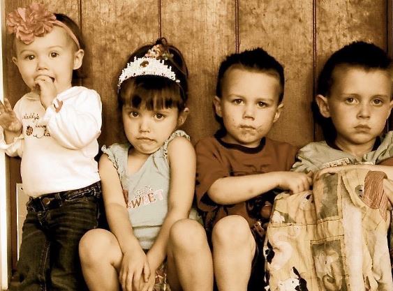 Childhood photo of Violet with her siblings