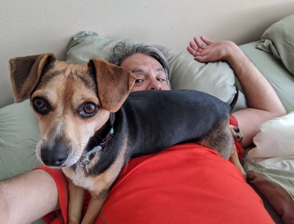 Chris Ledesma has pet dog