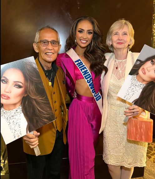 Dana Walker with her daughter R'Bonney Gabriel and husband Remigio Bonzon Gabriel