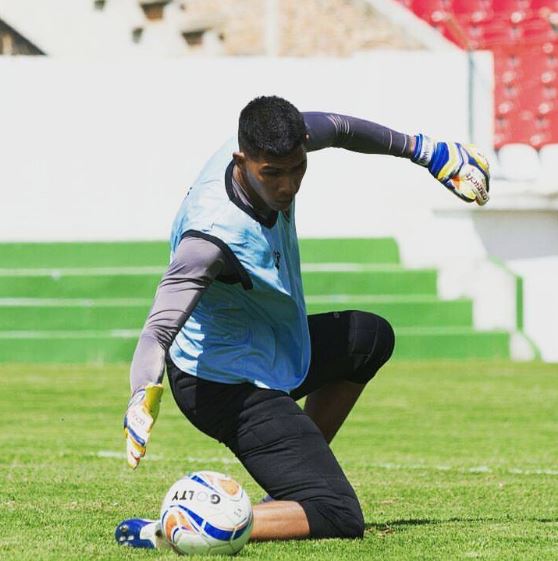 Devis Vasquez is a goalkeeper