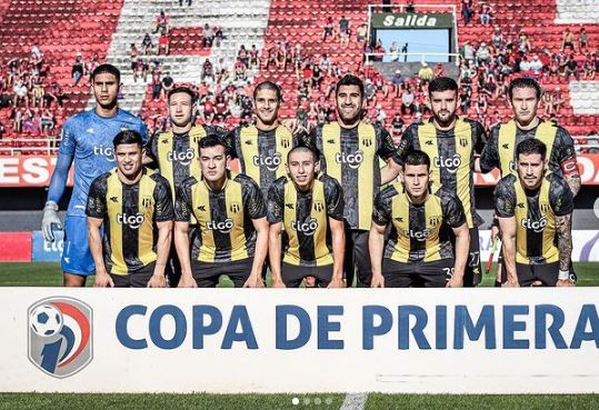 Devis is a goalkeeper for Club Guarani